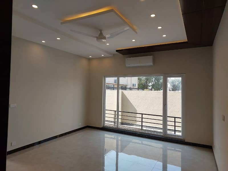 ONE KANAL BEAUTIFUL HOUSE AVAILABLE FOR RENT IN DHA PHASE 3 20