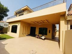 ONE KANAL BEAUTIFUL HOUSE AVAILABLE FOR RENT IN DHA PHASE 5