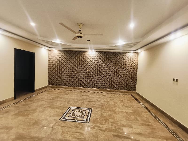 ONE KANAL BEAUTIFUL HOUSE AVAILABLE FOR RENT IN DHA PHASE 5 21