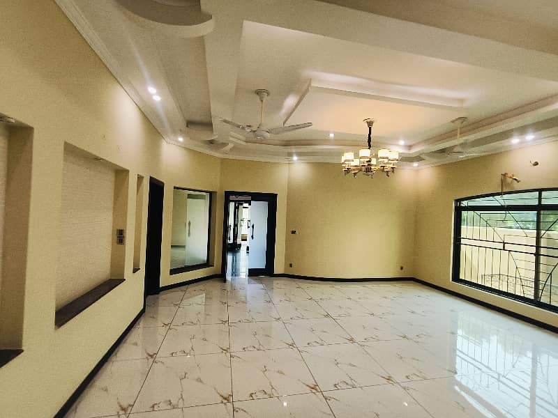 ONE KANAL BEAUTIFUL HOUSE AVAILABLE FOR RENT IN DHA PHASE 5 33