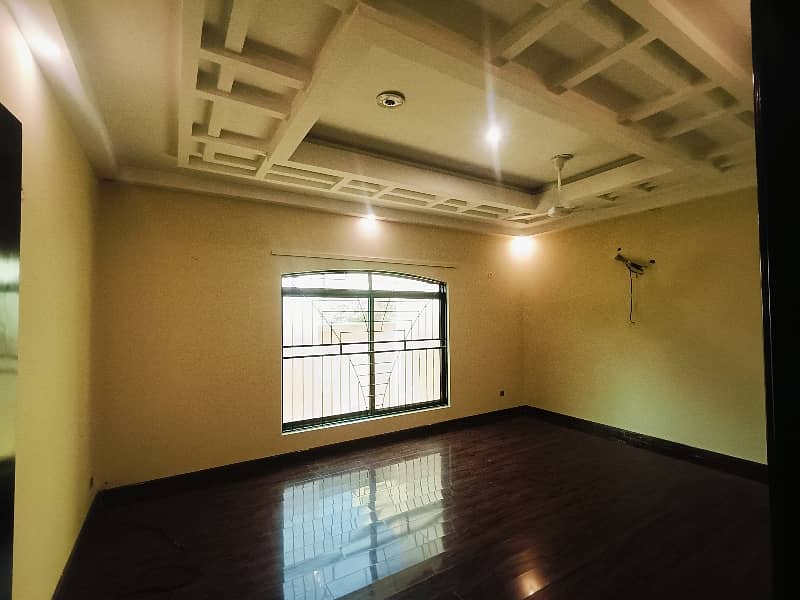 ONE KANAL BEAUTIFUL HOUSE AVAILABLE FOR RENT IN DHA PHASE 5 34