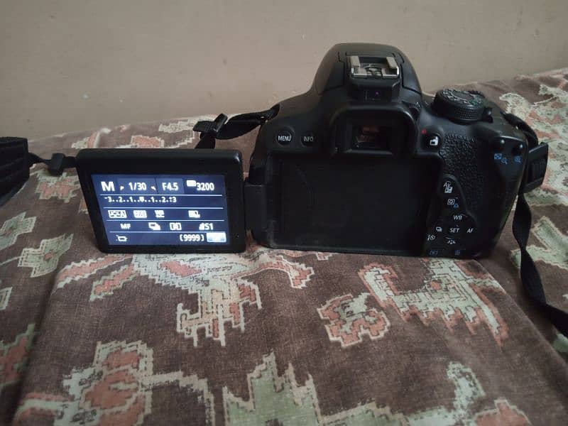 Canon EOS 700D with 28-80mm lens 3