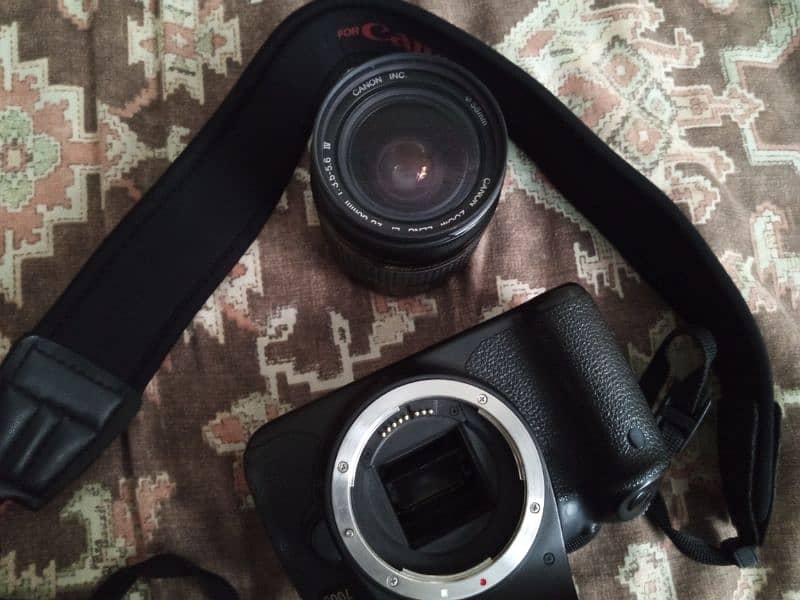 Canon EOS 700D with 28-80mm lens 4