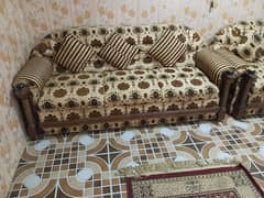 GOOD CONDITION SIX SEATER SOLID WOODEN SOFA SET FOR SALE