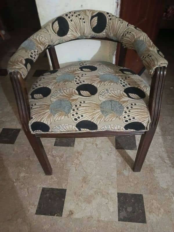 Dining chair in lush condition 0