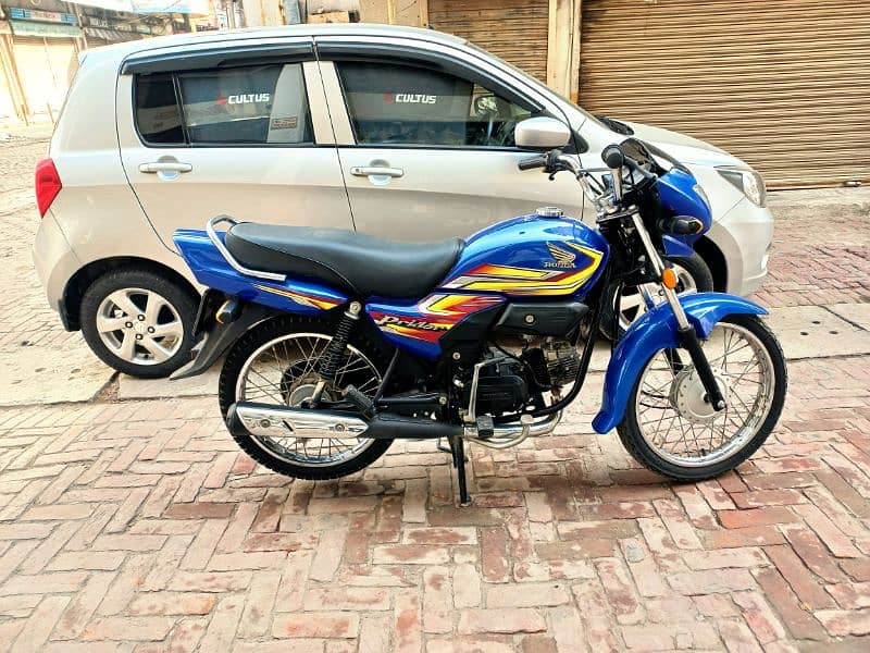 Honda Pridor 2023 Model  8200 km drivn onlty like new bike 1st owner 0