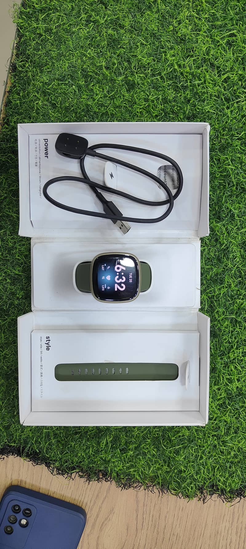 fit bit versa 3 with original charger and box 1