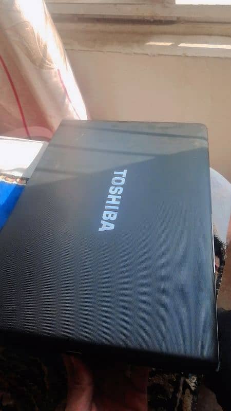 toshiba laptop 4GB RAM / 256GB SSD 3