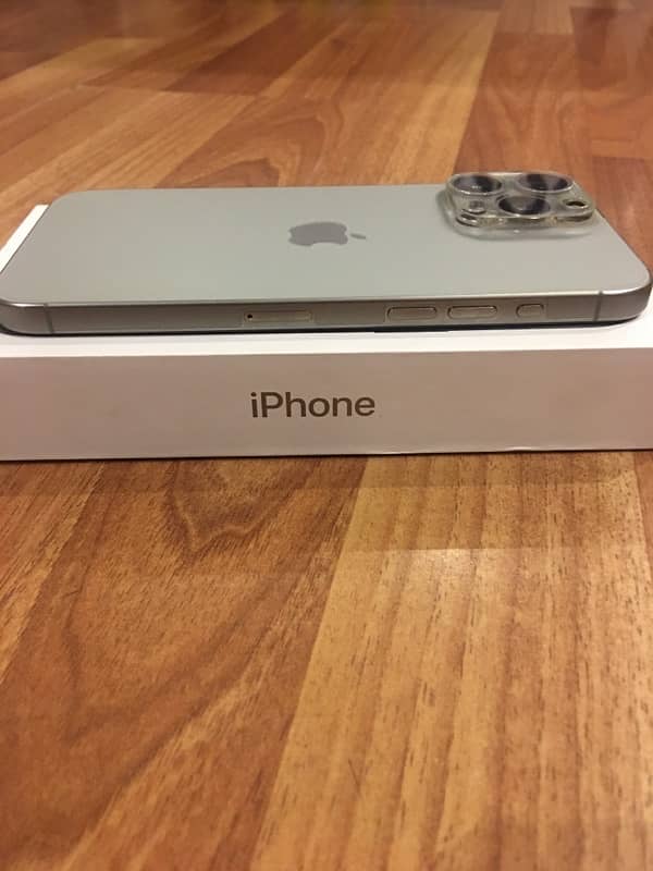 IPhone 15 Po Max 10/10 Brand New Condition. 3