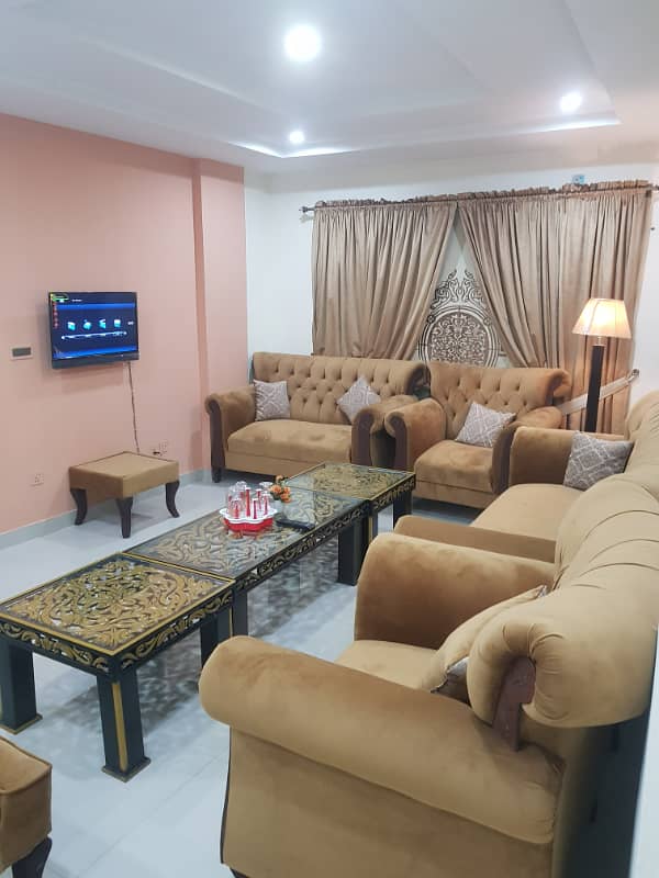 Par Day short time One BeD Room apartment Available for rent in Bahria town phase 4 and 6 empire Heights 2 Family apartment 0