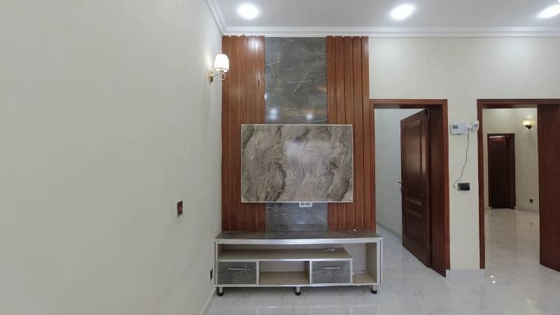 In Lahore You Can Find The Perfect Prime Location House For Sale 13