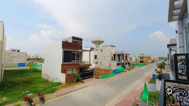 In Lahore You Can Find The Perfect Prime Location House For Sale 31