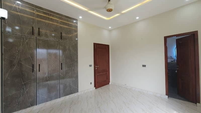 In Lahore You Can Find The Perfect Prime Location House For Sale 39