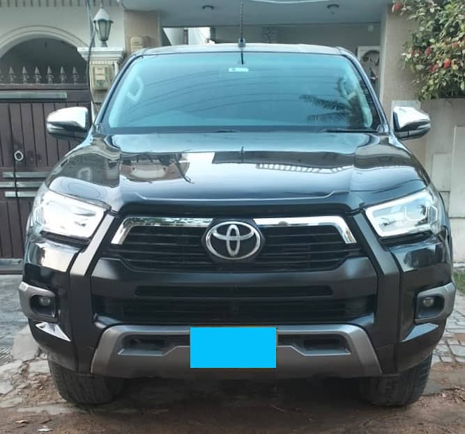 Toyota Hilux REVO V New Shape 1