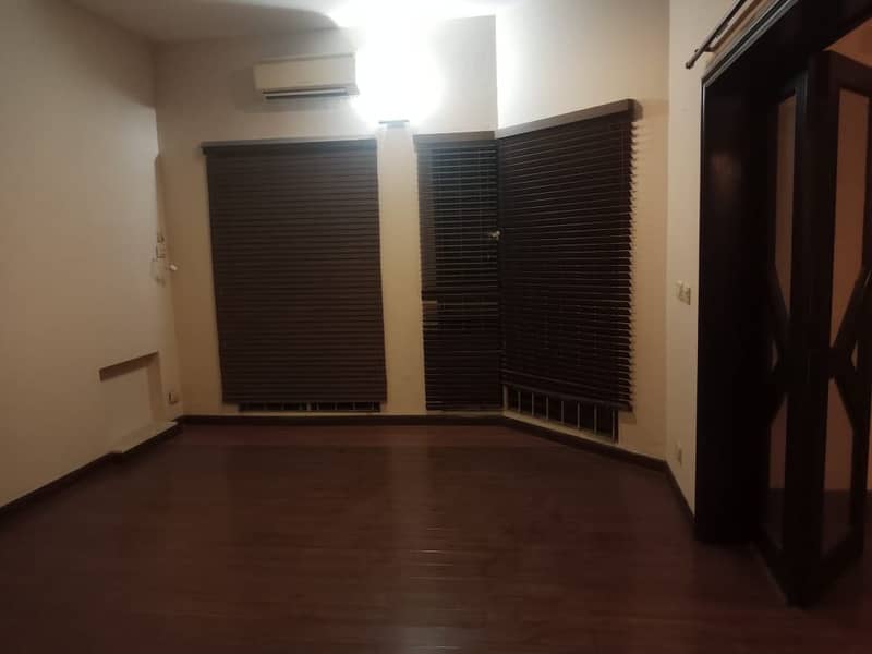 1 Kanal Lower Portion Available For Rent 11