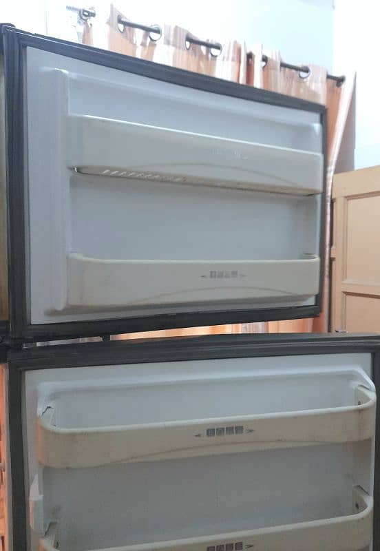 Fridge Extra Large Size New Condition 3