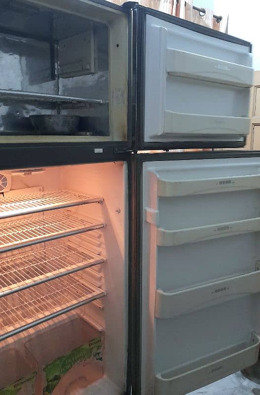 Fridge Extra Large Size New Condition 6