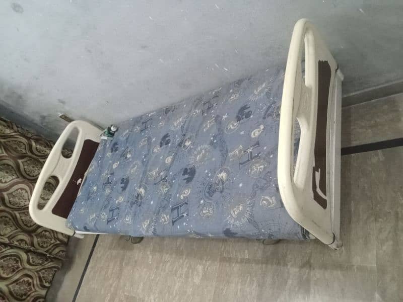 electric bed with the force steps okay condition new condition first 2