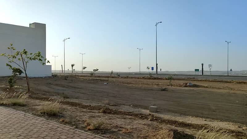 272sq yd Plots Available at TOP HEIGHTED location of Bahria Town, Close to GOLF. Investor Rates 4