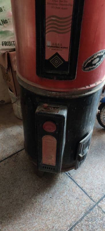 35 Gallon gas  used Aroma  gyser minor single  lekaged 4