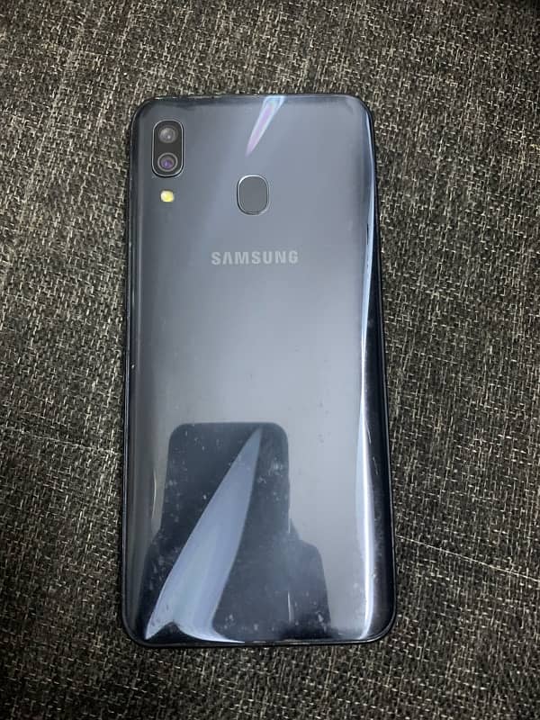 Samsung a30 4 64 0