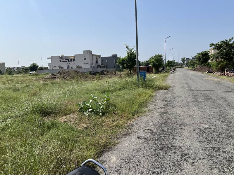 NEAR PLOT NUMBER 512 PRICE 375 lac 150 ft road back 6