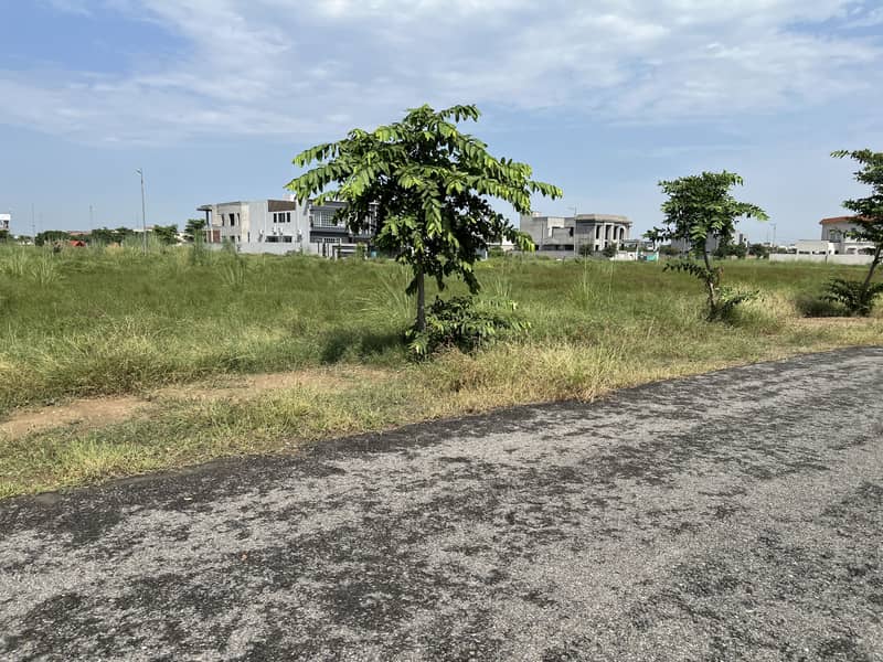 NEAR PLOT NUMBER 940 PRICE 385 lac 150 ft road near park 3