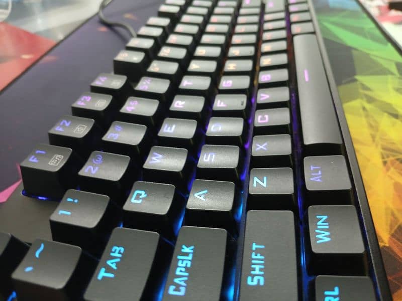 Logitech g502 hero and redragon k82 surara gaming keyboard 10