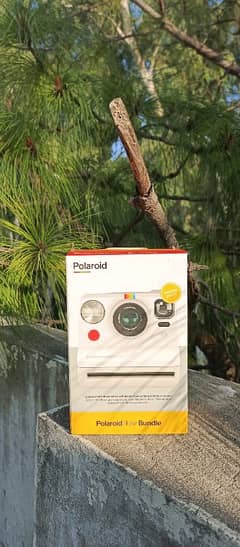 POLAROID NOW CAMERA BUNDLE KIT BRAND NEW WITH FREE COLOR i-type FILM