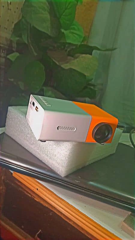 mini projecter bran new 1