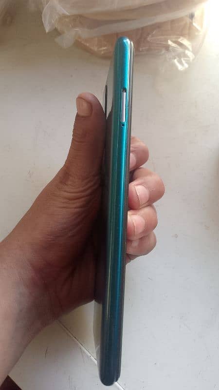 Infinix hot 10 4/64 3