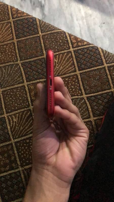 iphone 11 64 gb red colour 3