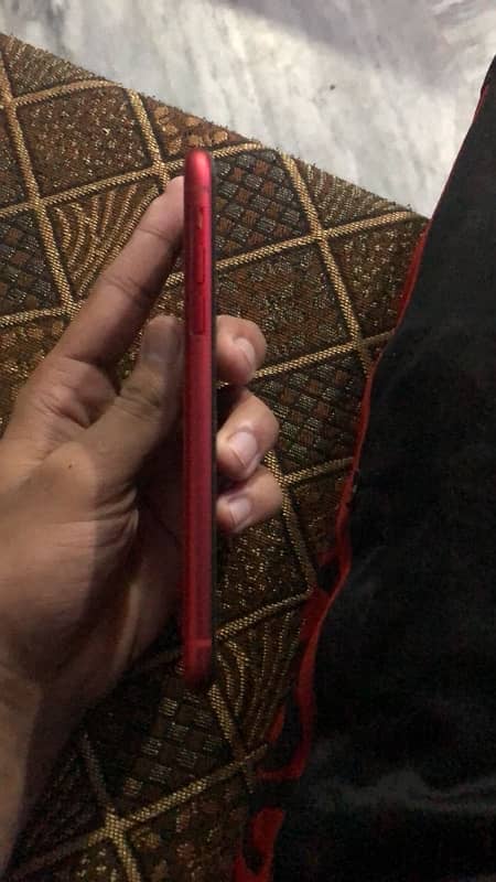 iphone 11 64 gb red colour 4