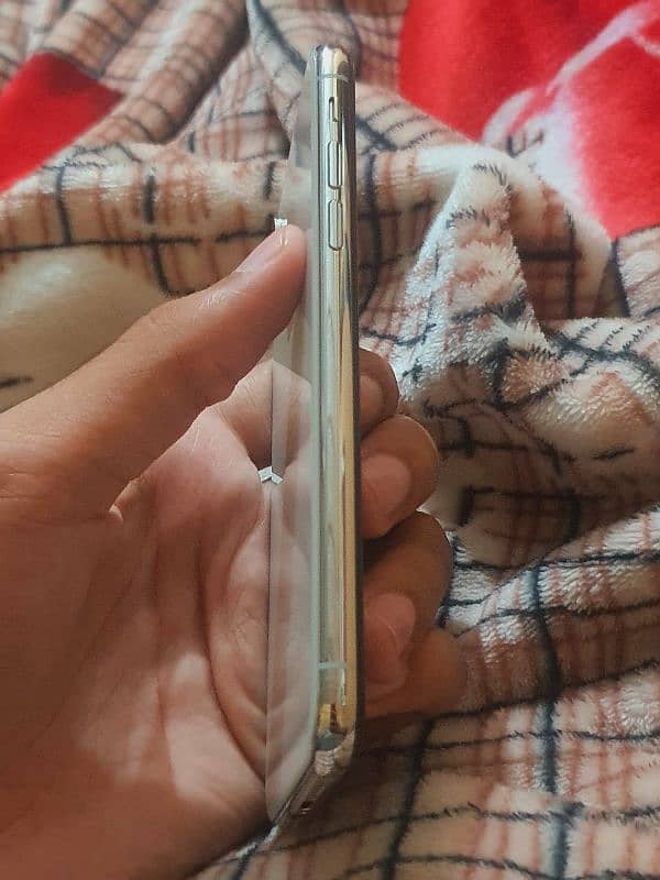 iphone xs non pta for sale urgent. . . 4