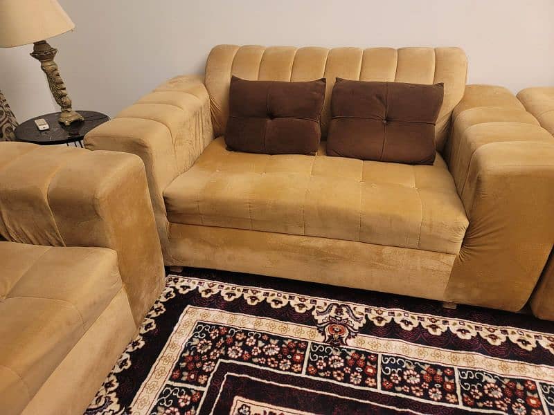 SOFA SET 3-2-1. . IN EXCELLENT CONDITION 1