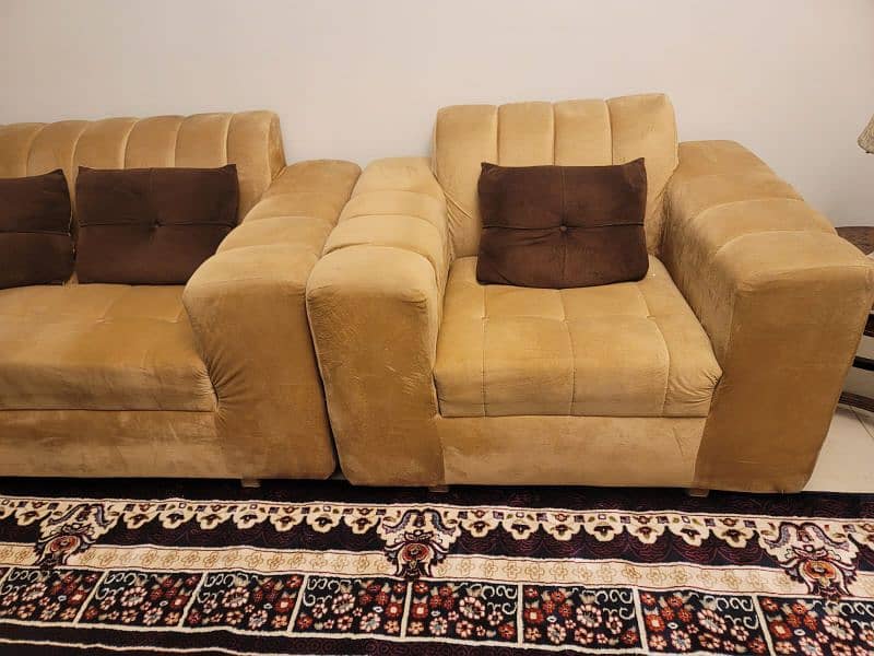 SOFA SET 3-2-1. . IN EXCELLENT CONDITION 3