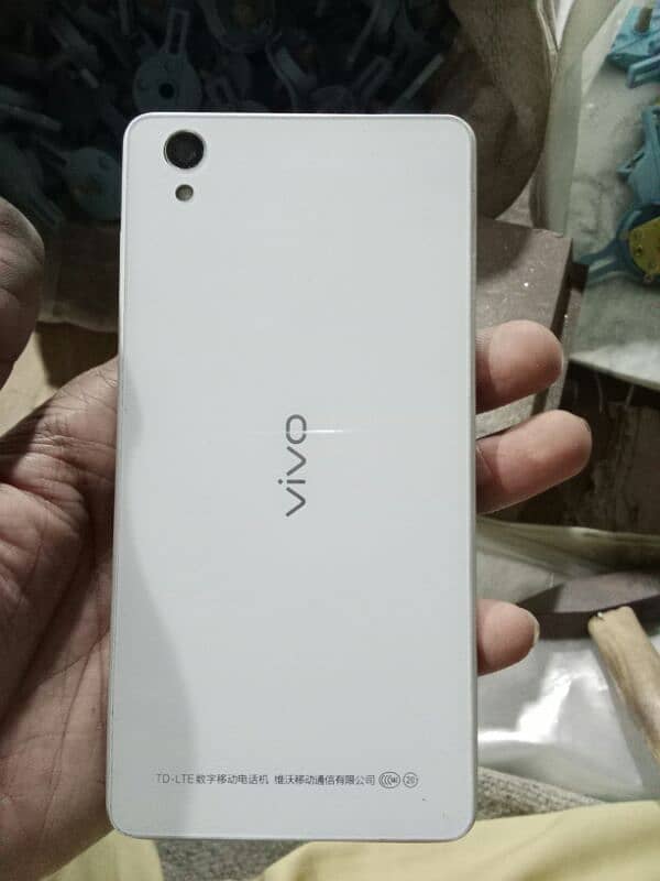 vivo y51a 4 64 non pta Teen month se sim chal rahi ha touch barek 0