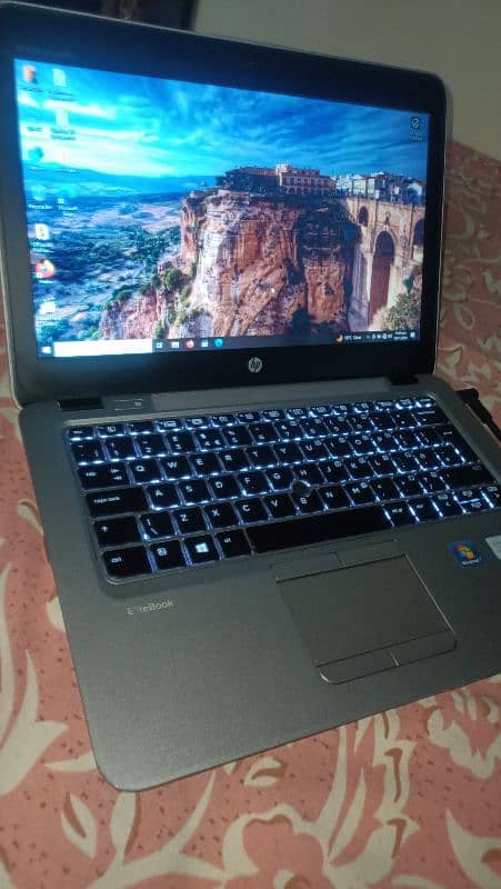 HP EliteBook 820 G3 0