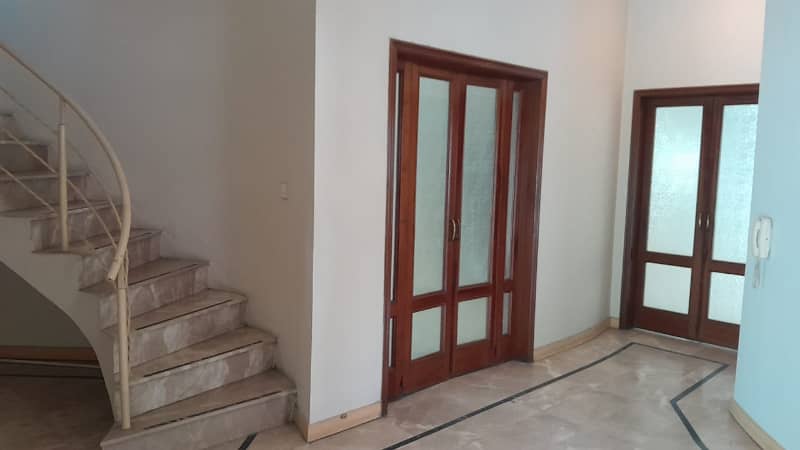 Kanal Ultra Modern Lower Portion For Rent Hot Location DHA Phase 3 Lahore 3