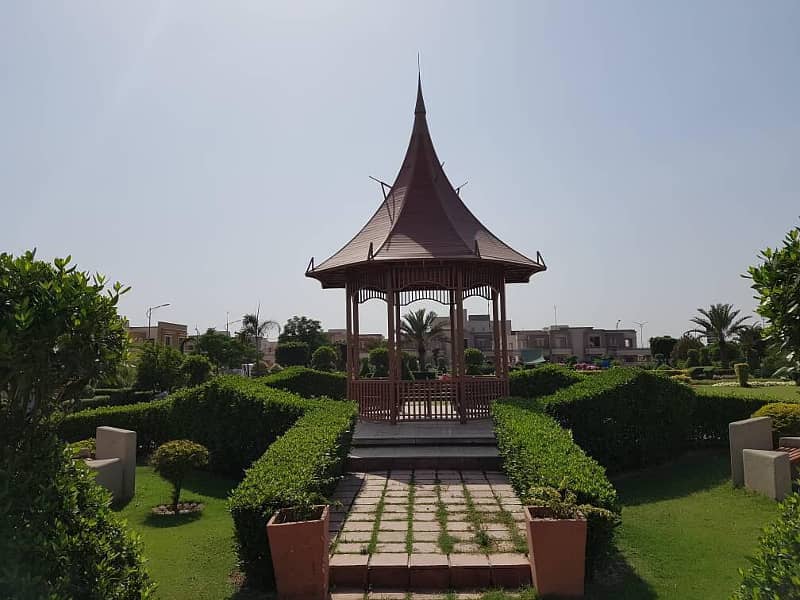 Prime 5 Marla Plot For Sale In  Dream Gardens  Lahore 5