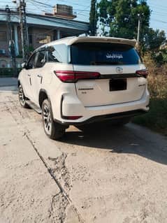 Toyota Fortuner Legender 2023