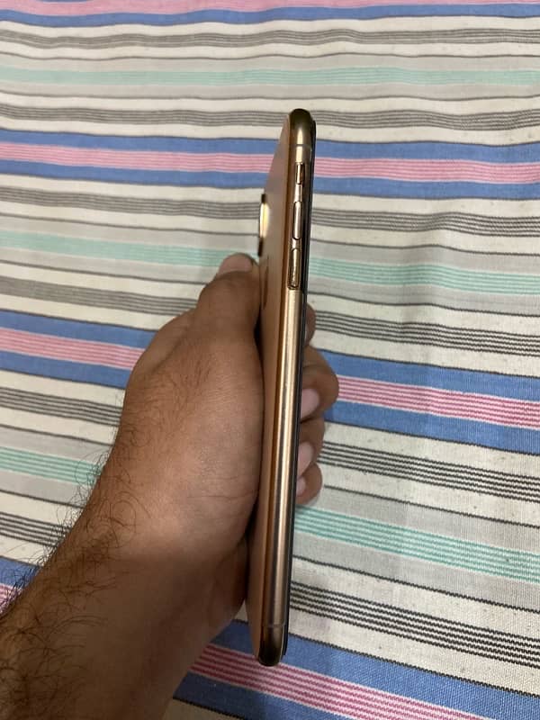 Iphone xs max golden factory unlocked neat clean 1