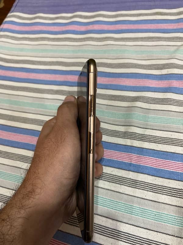 Iphone xs max golden factory unlocked neat clean 2