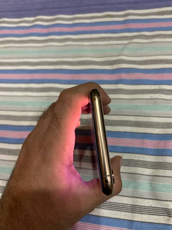 Iphone xs max golden factory unlocked neat clean 3