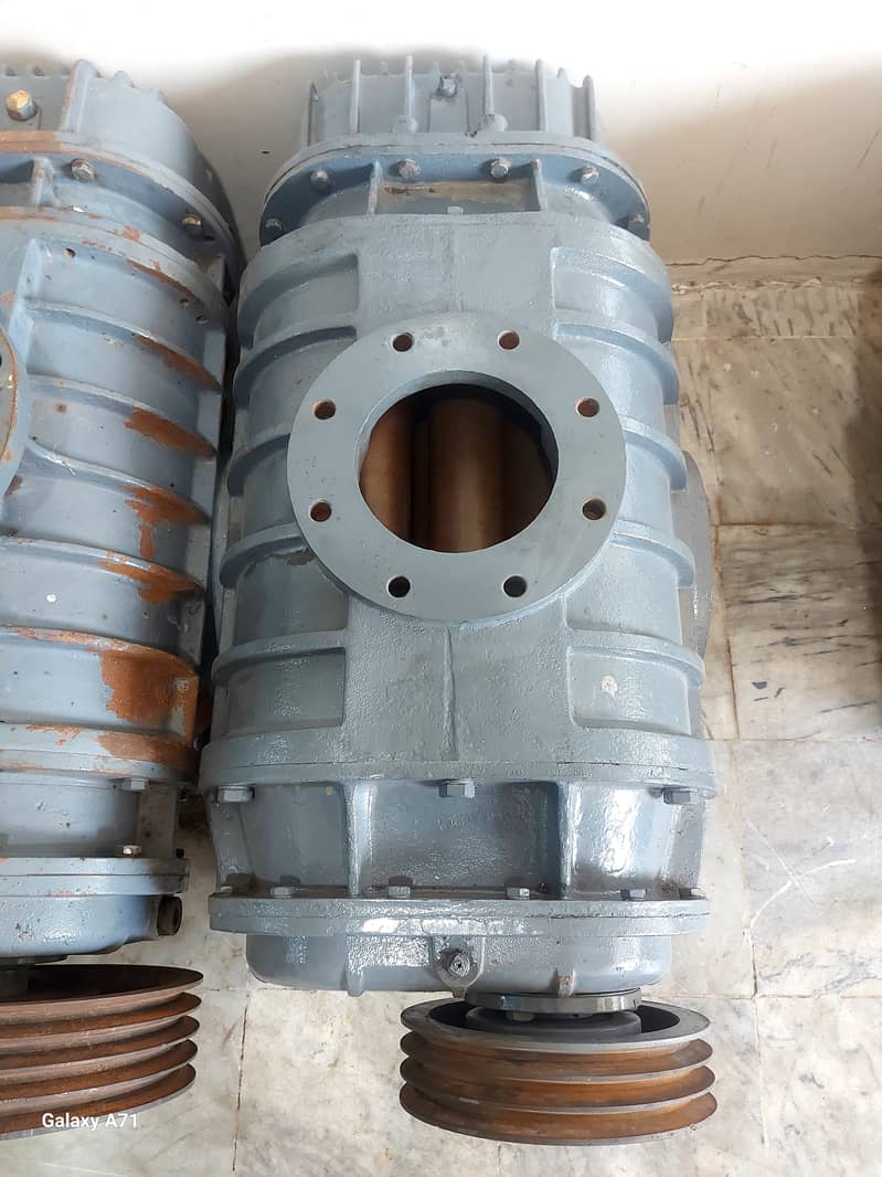 vacuum blower/pump 4