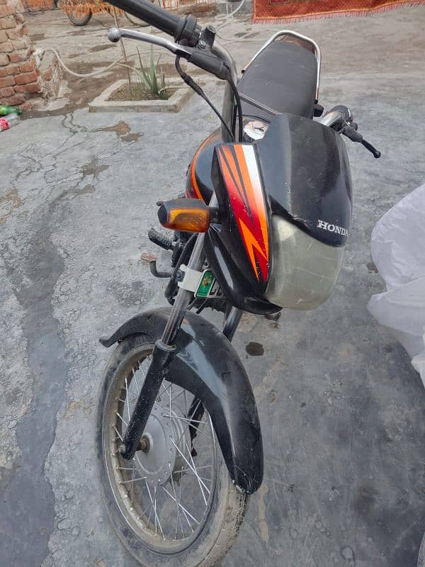 Honda priced 100Cc 2018 all OK butt sidebtappa 4