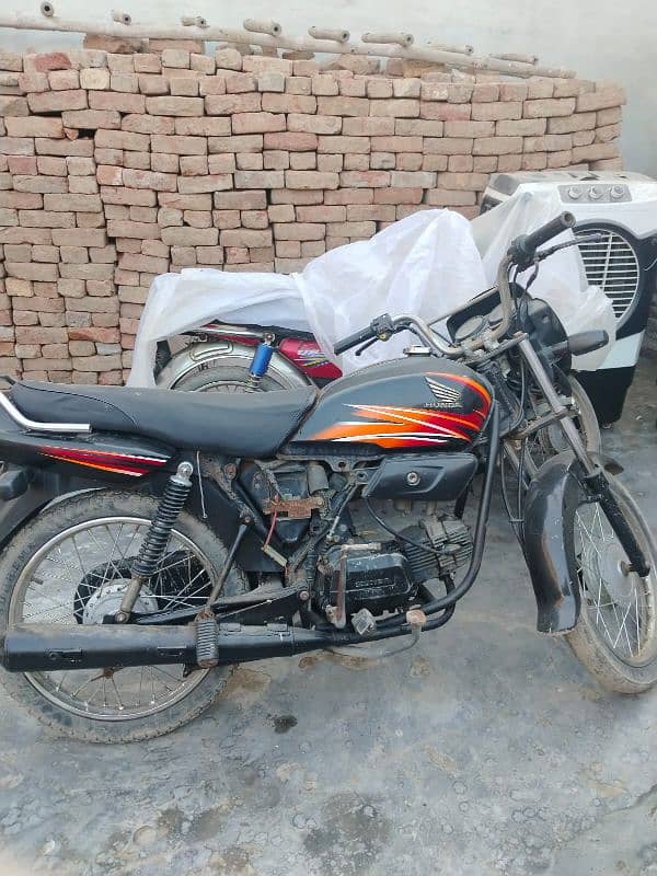 Honda priced 100Cc 2018 all OK butt sidebtappa 5