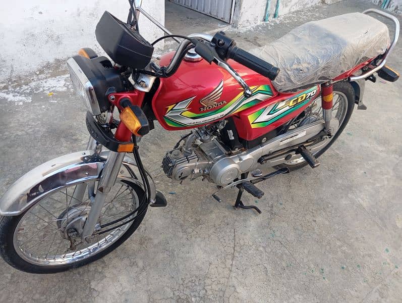 honda cd 70. model 2023. genuine condition 7400 km . 5