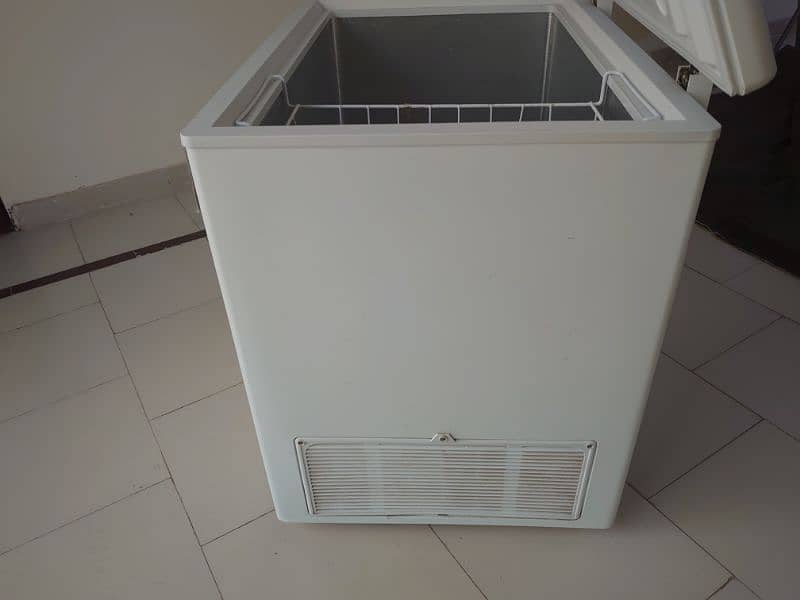 deep freezer one door 4