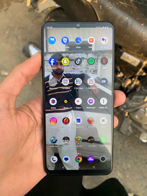 Realme C51 4/64 New mobile 5